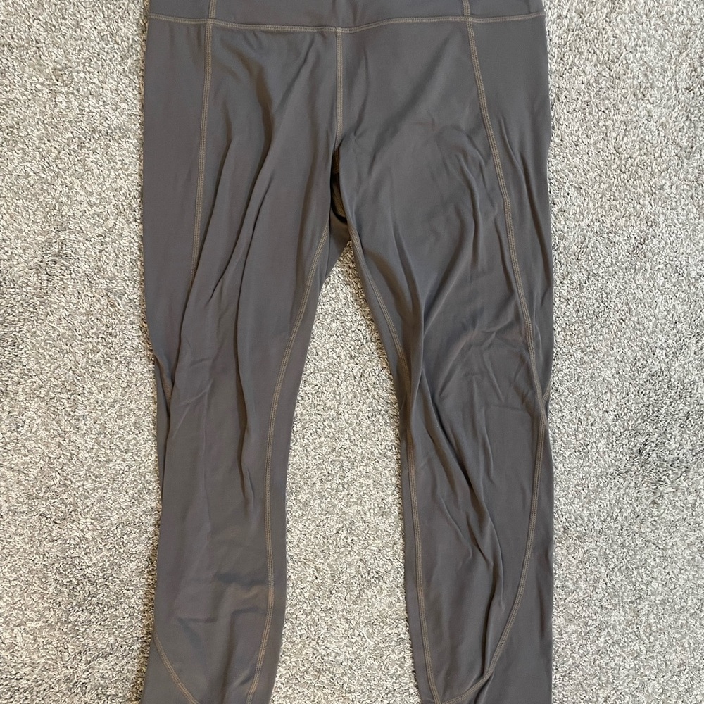 Athleta Women's Size M Cropped Size 29 x 24 Gray Activewear Leggings